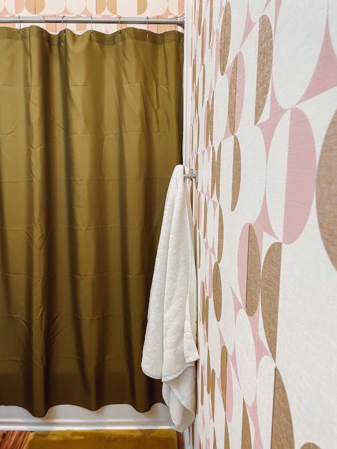 Vintage Vibes - Minutes From The Broadway Buzz Holiday home *