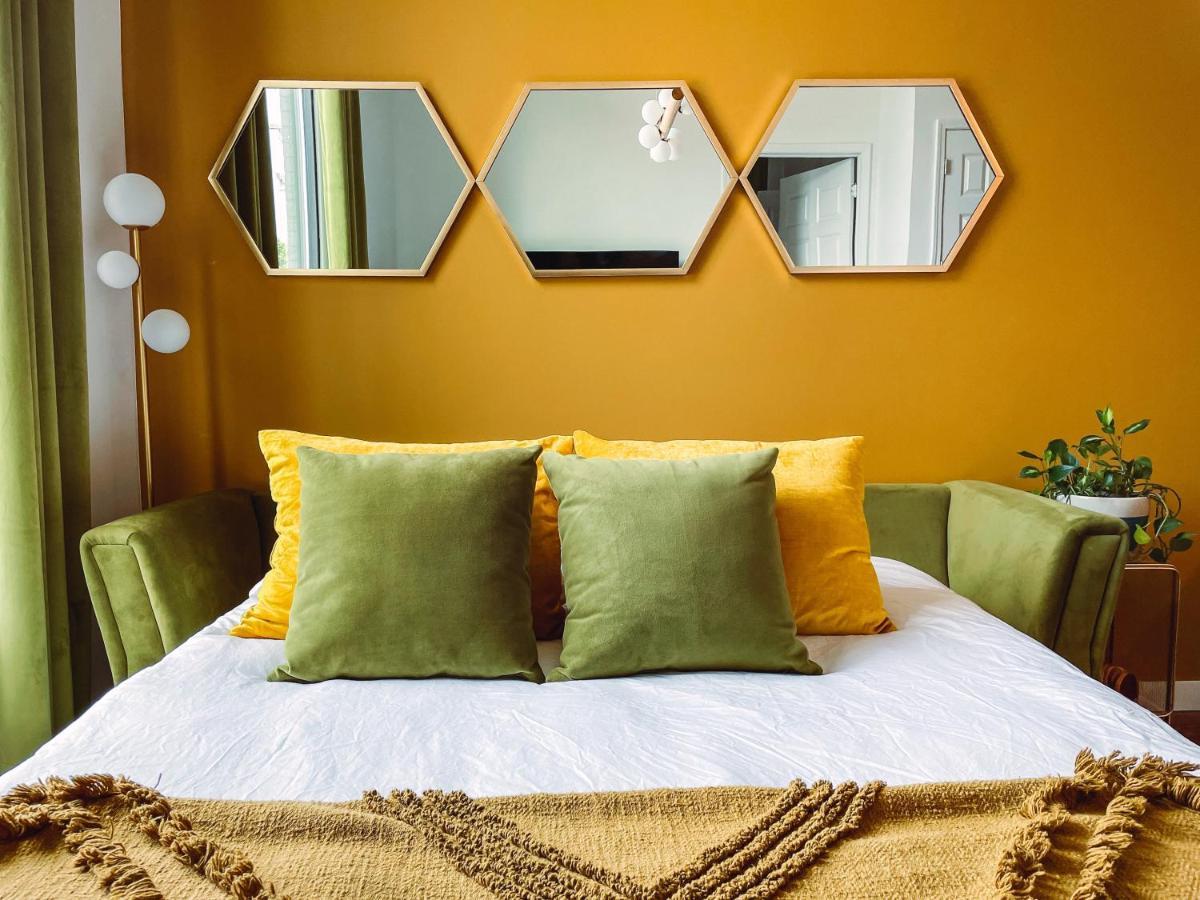 Vintage Vibes - Minutes From The Broadway Buzz Holiday home *